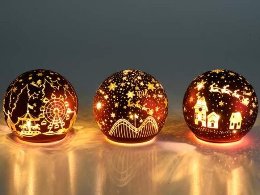 Lámpara esfera de cristal decorada con luces LED