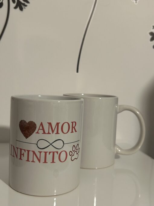 Taza blanca "Amor infinito" huellas